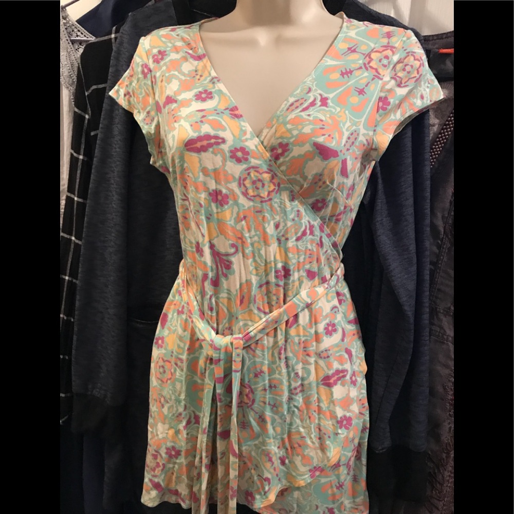 Short sleeve Wrap around top